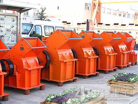 不僅可用于破碎生產(chǎn)線、制砂生產(chǎn)線，也可在選礦生產(chǎn)線中替代圓錐破碎機(jī)。下面我們就具體來看錘式破碎機(jī)應(yīng)用于哪些方面？